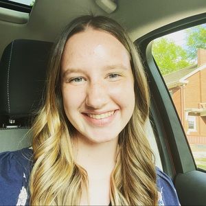 Meet your Posher, Emily